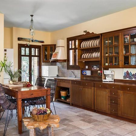 Beachfront Villa Meliti Ágios Matthaíos Екстериор снимка