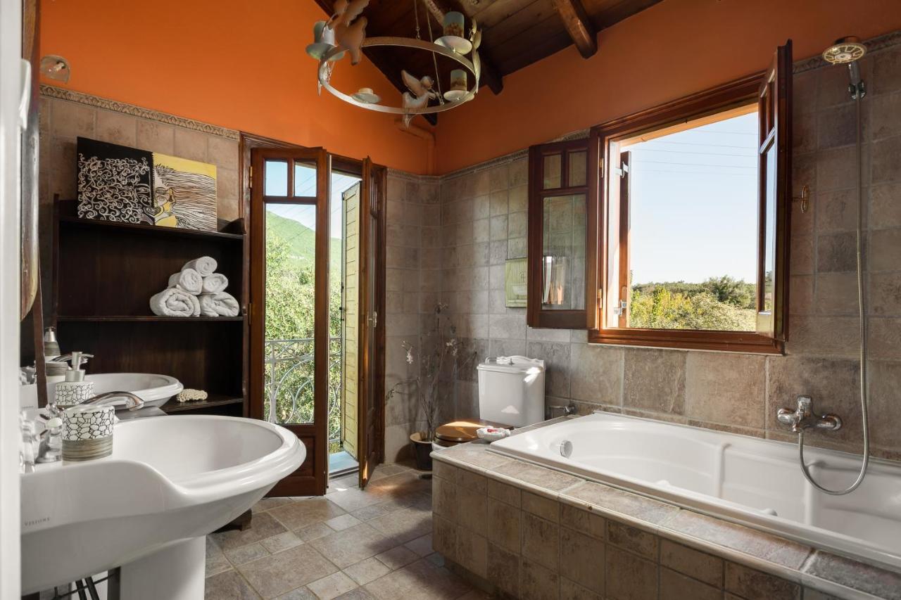 Beachfront Villa Meliti Ágios Matthaíos Екстериор снимка