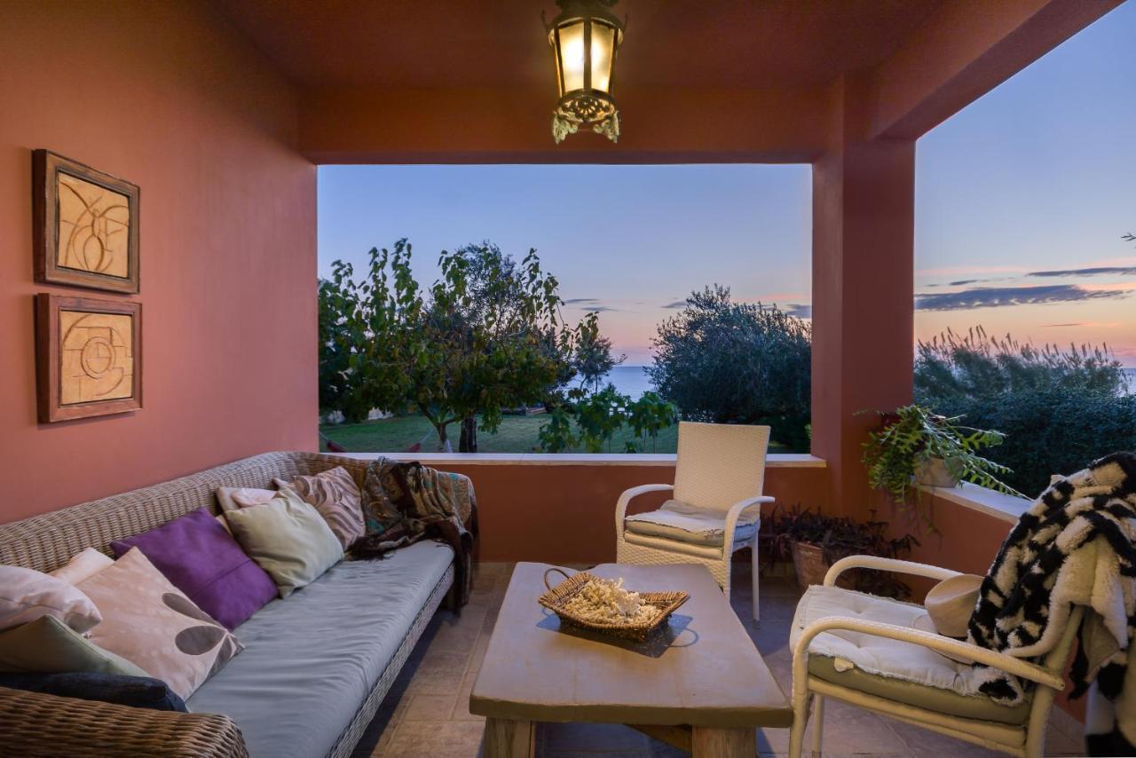 Beachfront Villa Meliti Ágios Matthaíos Екстериор снимка
