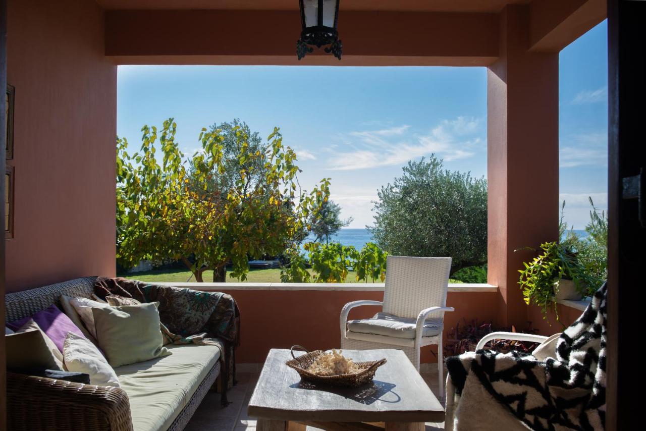 Beachfront Villa Meliti Ágios Matthaíos Екстериор снимка