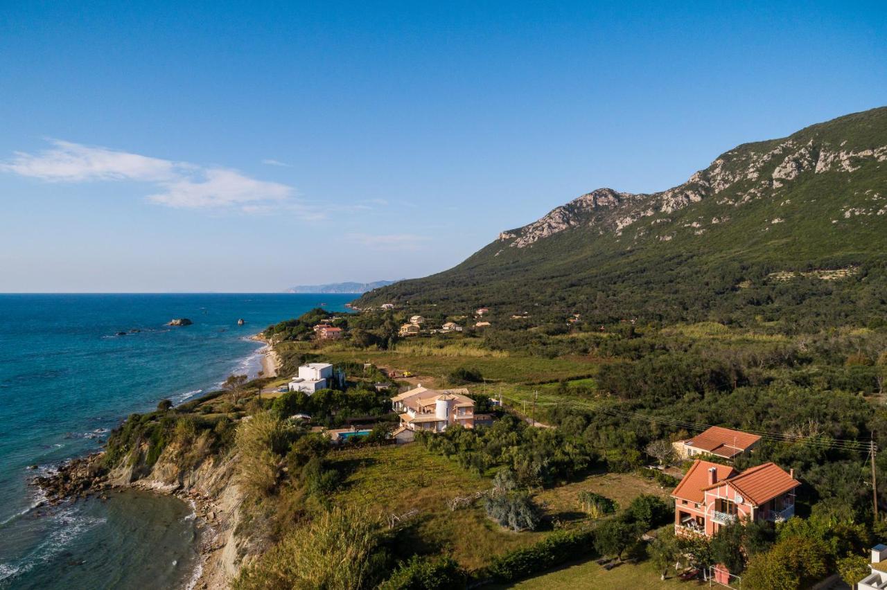 Beachfront Villa Meliti Ágios Matthaíos Екстериор снимка