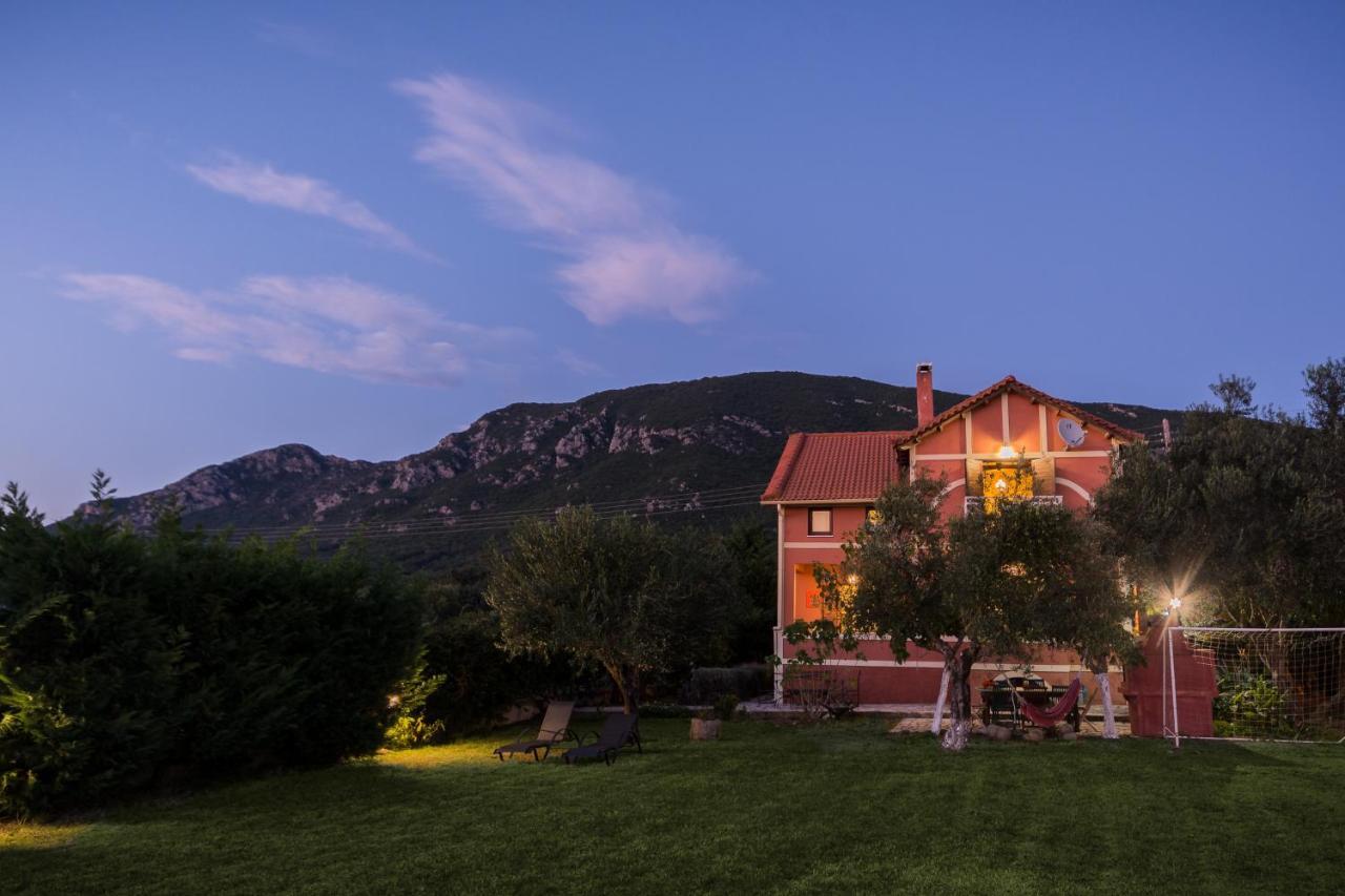 Beachfront Villa Meliti Ágios Matthaíos Екстериор снимка