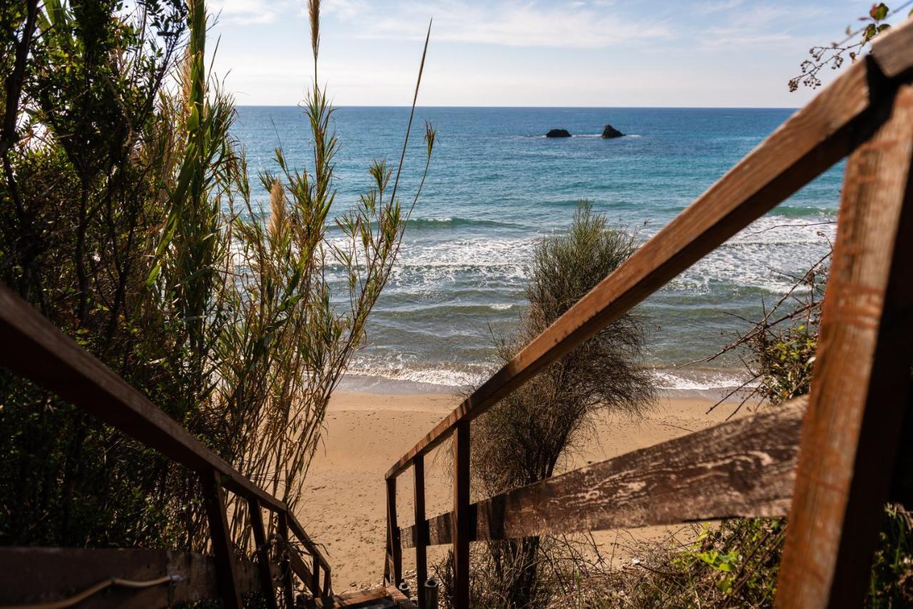 Beachfront Villa Meliti Ágios Matthaíos Екстериор снимка