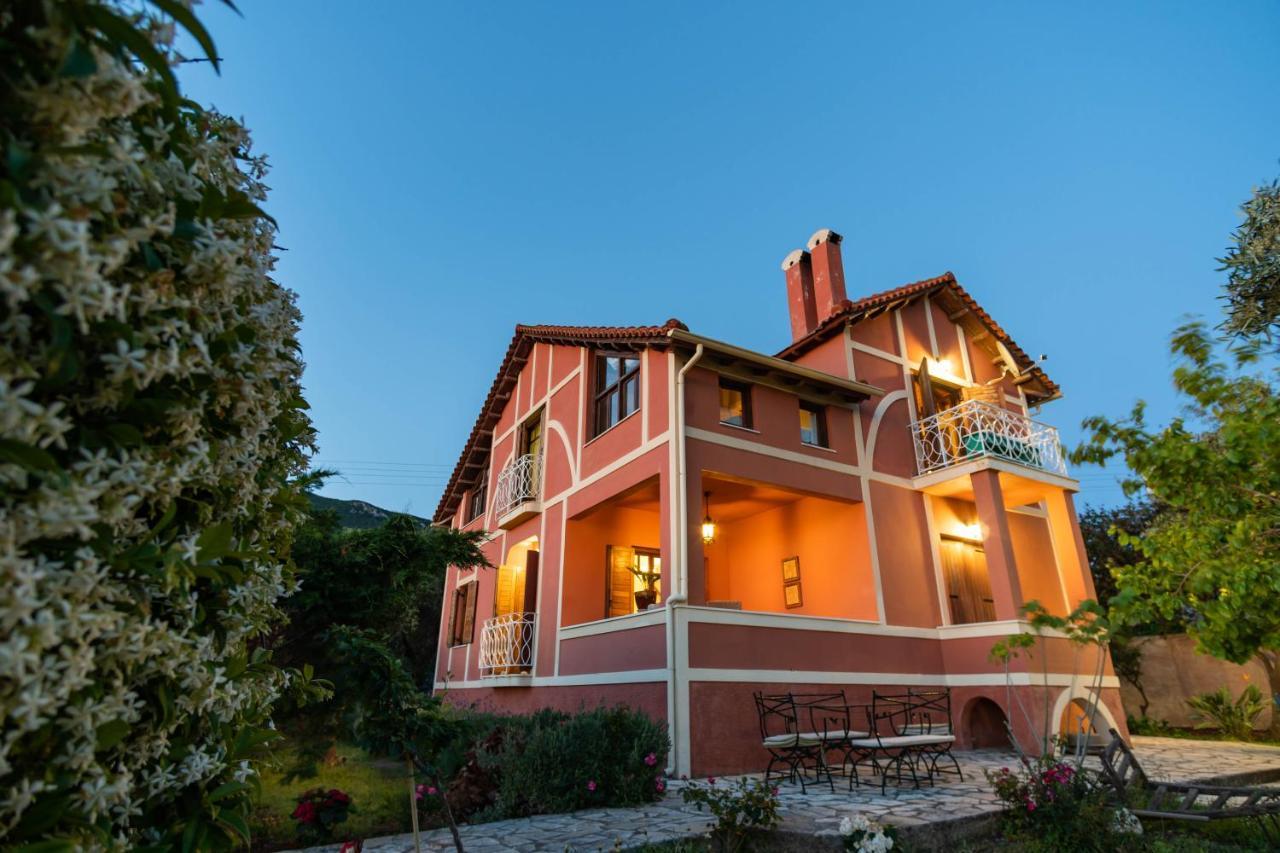 Beachfront Villa Meliti Ágios Matthaíos Екстериор снимка
